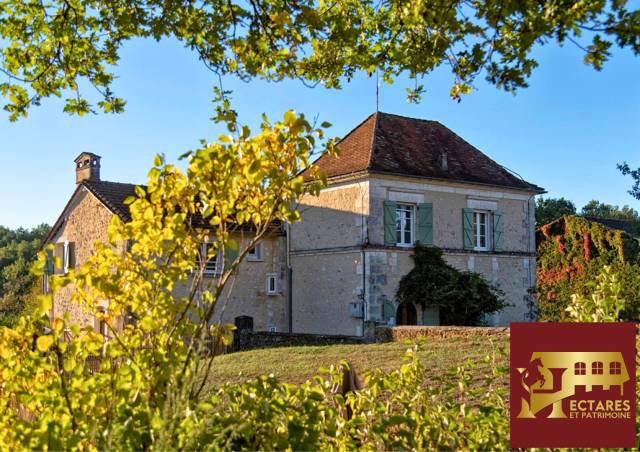 Domaine de 41 hectares, maison de maître et installations équestres en périgord