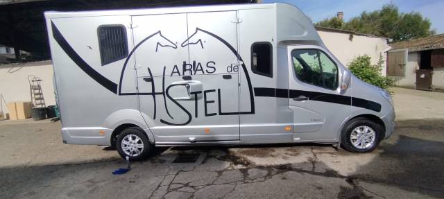 Camion chevaux carrosserie mtm 