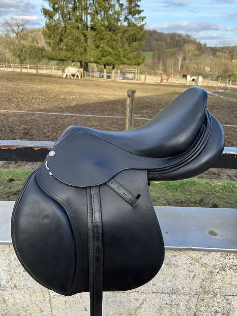 Selle &Eacute;ric Thomas New Hybrid jump (mi cuir mi synth&eacute;tique)  17p