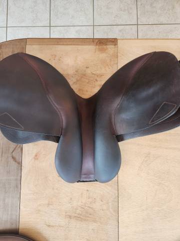 Selle de saut d'obstacle Bayon Baude