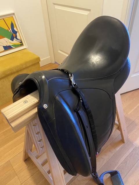 Selle de dressage 