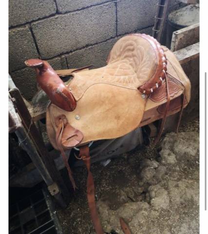 Selle western en cuir