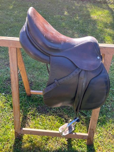 Vend Selle Devoucoux Biarritz 17'' Acajou 