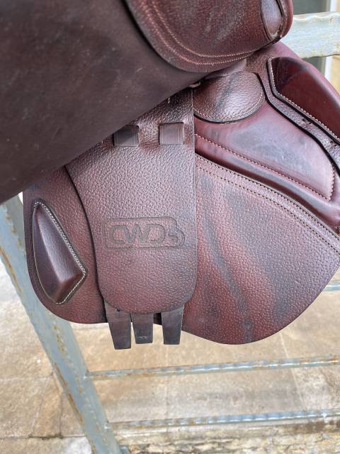 Selle cwd premi&egrave;re main 17.5 pouces