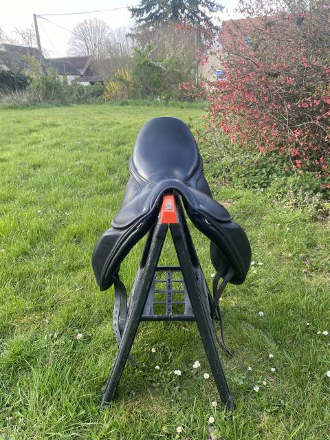 Selle Childeric Dressage mod&egrave;le DAC 17,5
