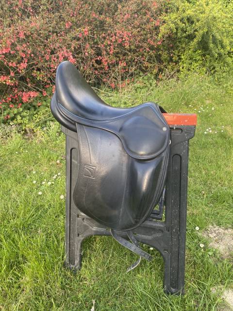 Selle Childeric Dressage mod&egrave;le DAC 17,5