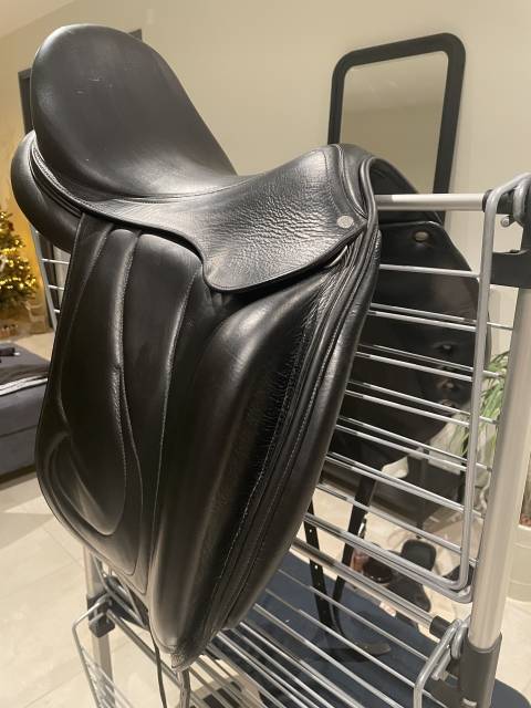 Selle Dressage Antares Cadence 18&rsquo;