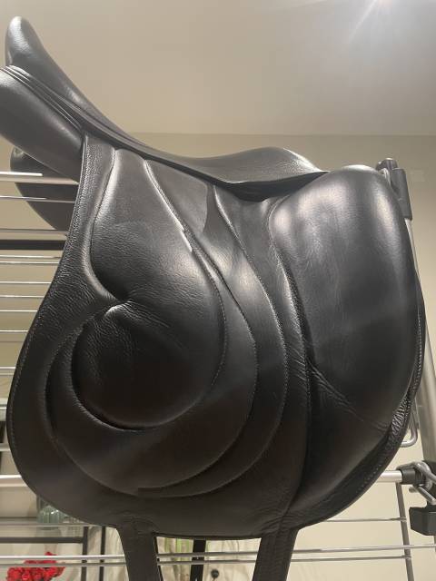 Selle Dressage Antares Cadence 18&rsquo;