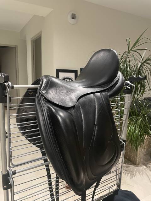 Selle Dressage Antares Cadence 18&rsquo;