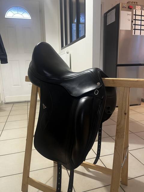 Selle dressage équipe 16,5 pouces 