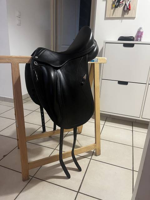 Selle dressage &eacute;quipe 16,5 pouces 