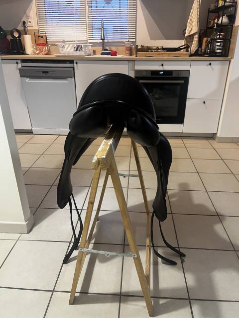 Selle dressage &eacute;quipe 16,5 pouces 