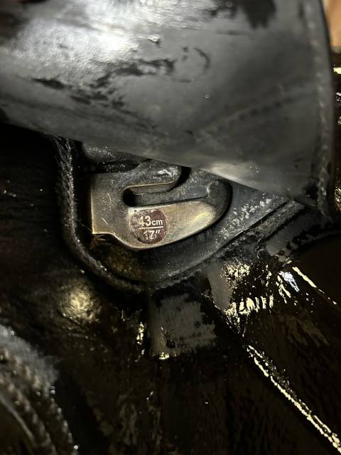 Selle de dressage bates