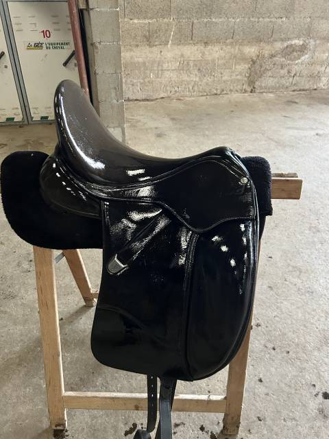 Selle de dressage bates