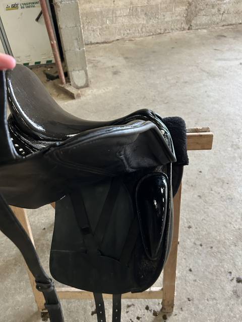 Selle de dressage bates