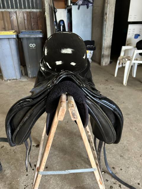Selle de dressage bates