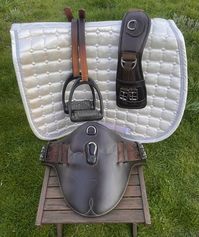 Selle Antar&egrave;s Signature Monoquartier 16 pouces