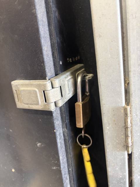 ? Armoire d&rsquo;&eacute;quitation sur mesure &ndash; comme neuve ! ?