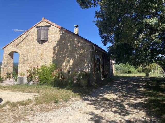 Mas et bâtiment agricole