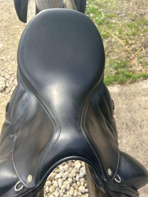 Selle de dressage devoucoux