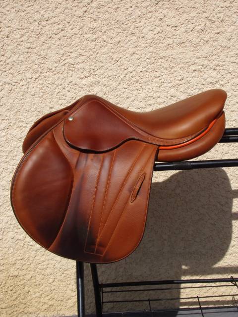 Selle butet doublée veau  17'5 excellent état 