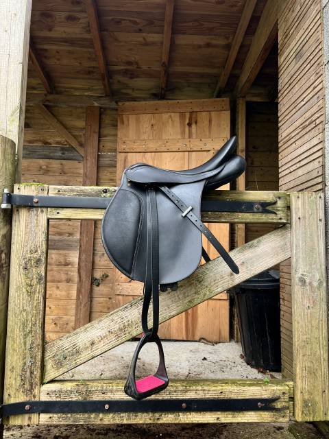 selle Wintec 250 AP (All Purpose) en parfait &eacute;tat.