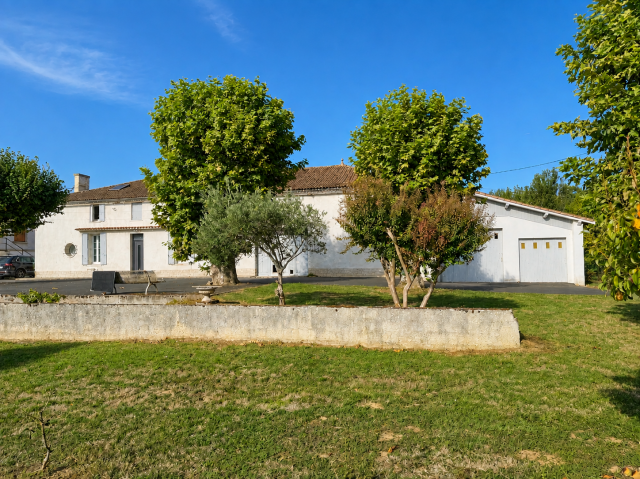 à 20 min de st-émilion et 10 min de branne, 2 logements