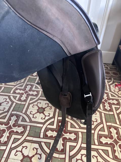 Selle dressage Tekna marron 17,5 pouces