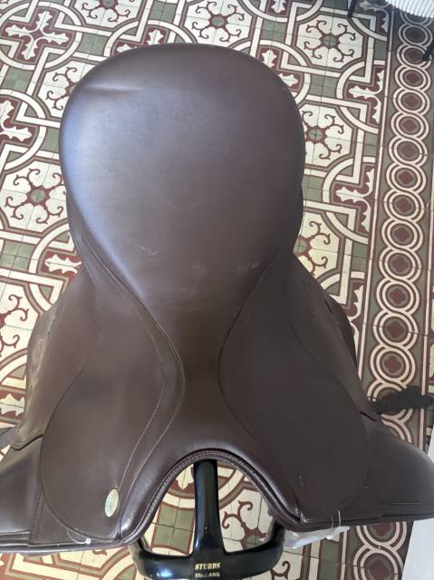 Selle dressage Tekna marron 17,5 pouces