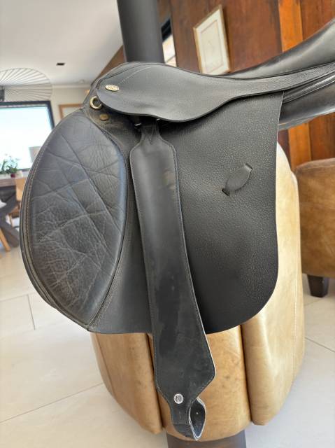 Selle Eric Thomas 17&acute; mod&egrave;le saumur 