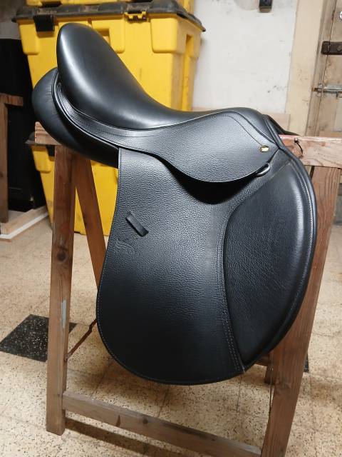 Selle noire super état 