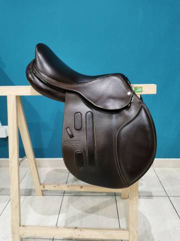 Selle gbs taille 17, couleur choco, semi creuse mixte/obstacle
