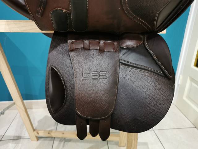 Selle GBS taille 17, couleur choco, semi creuse mixte/obstacle
