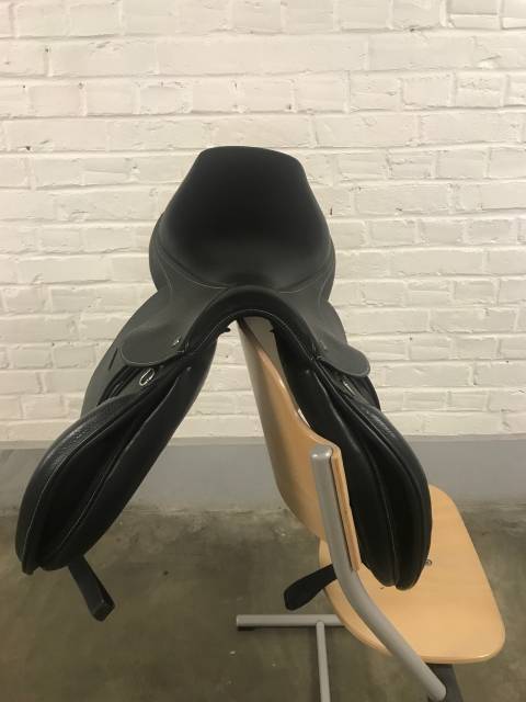 SELLE OBSTACLE IKONIC &ndash; 17.5 &ndash; &Eacute;TAT NEUF