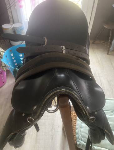 Vend selle cuir 18 pouces