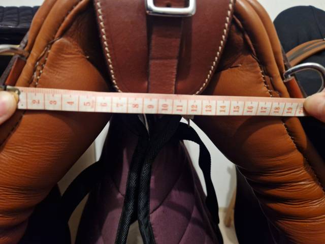 Selle 17,5 pouces neuve 