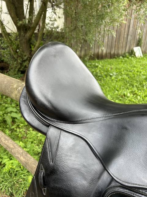 Selle de dressage CWD