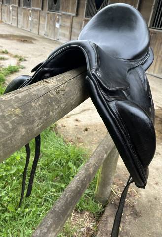 Selle de dressage CWD