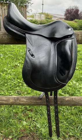 Selle de dressage CWD