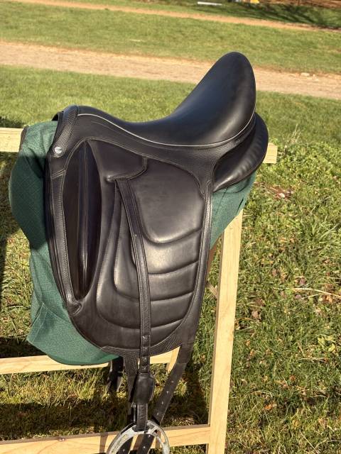 Selle de dressage makila harmonie avec gardon 
