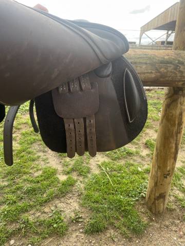 Selle &Eacute;ric Thomas en cuir marron 17&rsquo;