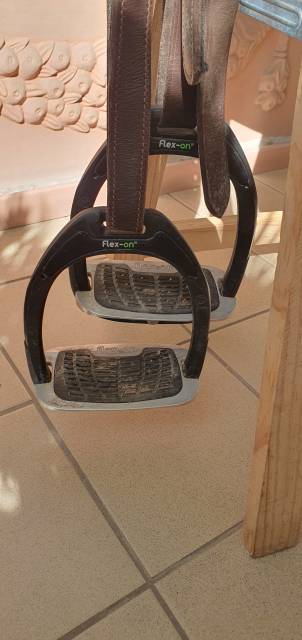 Selle&nbsp;neuve ANTARES OBSTACLE CONNEXTION GRAINE/17 pouce