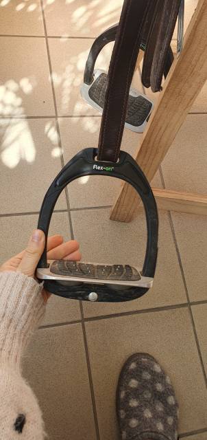 Selle&nbsp;neuve ANTARES OBSTACLE CONNEXTION GRAINE/17 pouce