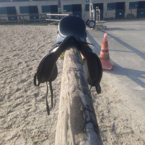 Selle de dressage Henri de rivel 
