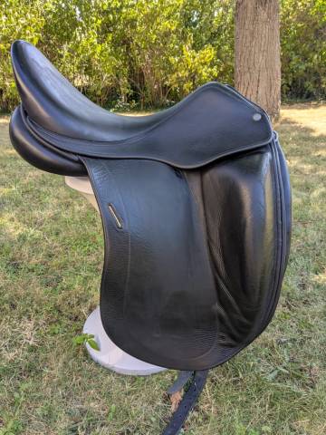 Selle de dressage 17 pouces