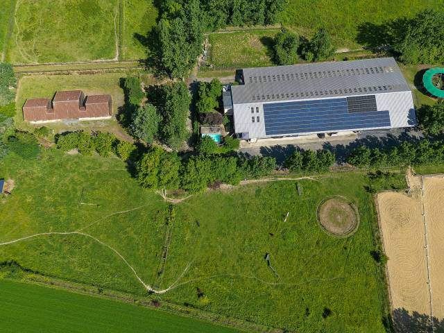 Propriété équestre très bien équipée ,manège ... 65 