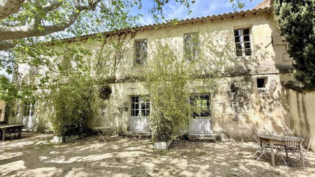 Mas provençal d'exception aux portes d'arles