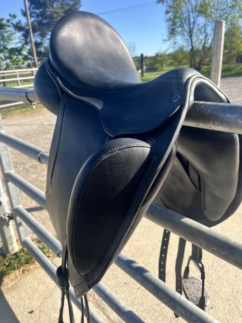 Selle de dressage Stübben Centurion II – 17,5 – Arcade 