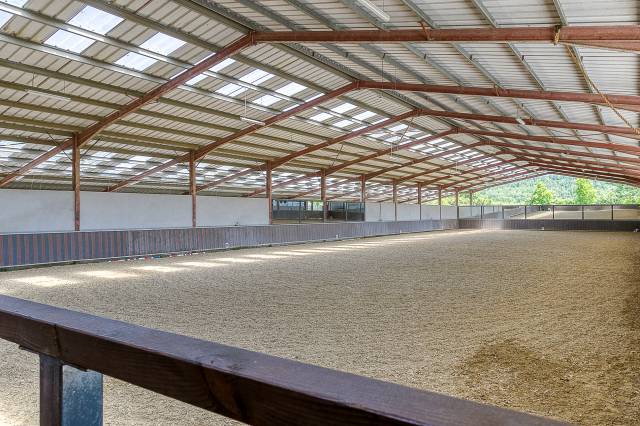 Domaine equestre professionnel sur 6,5 ha - (65)