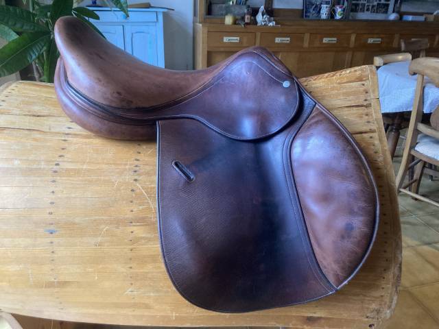 Selle d&rsquo;&eacute;quitation &agrave; vendre &ndash; Tr&egrave;s bon &eacute;tat